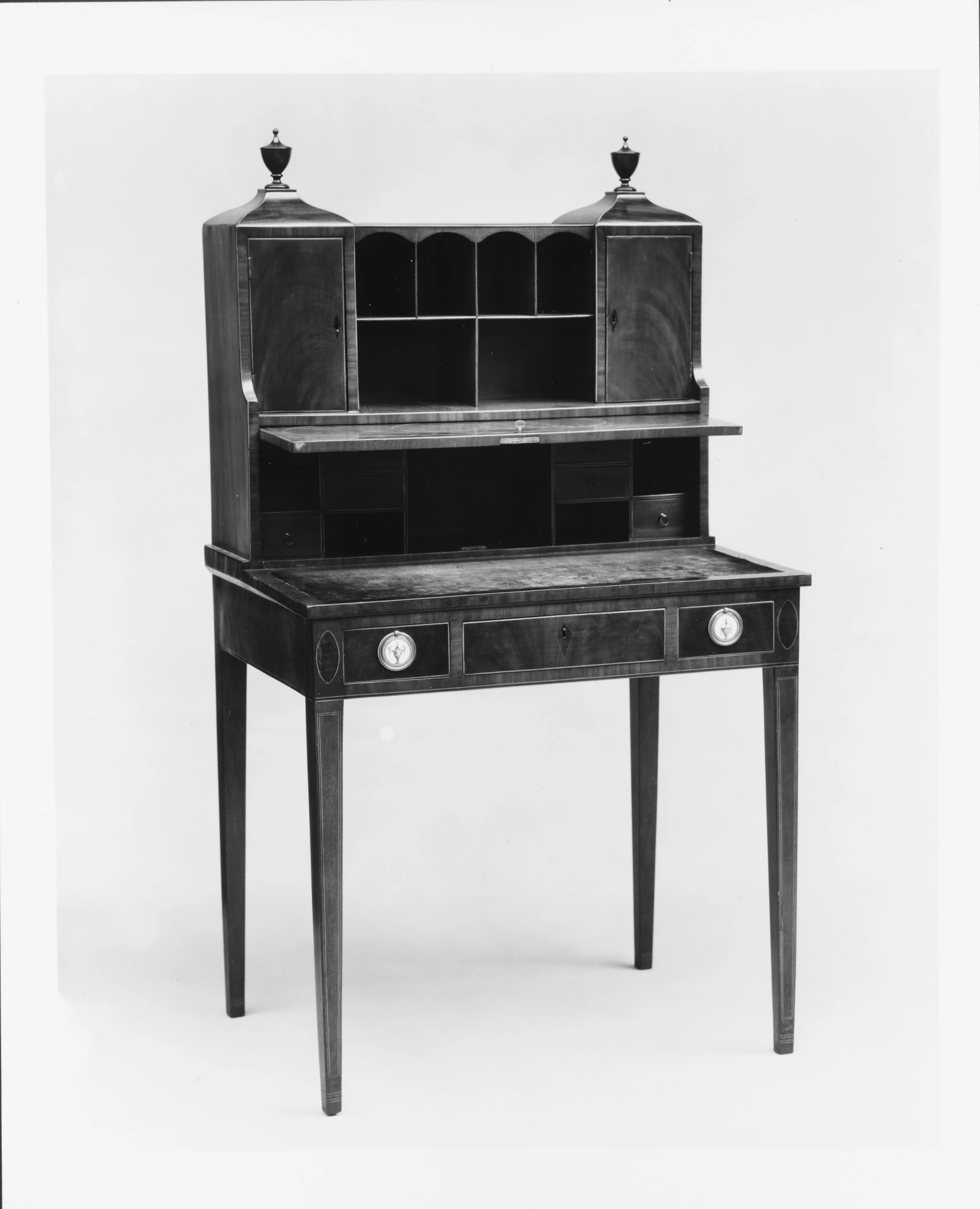 Французский письменный стол 1795–1805 годов